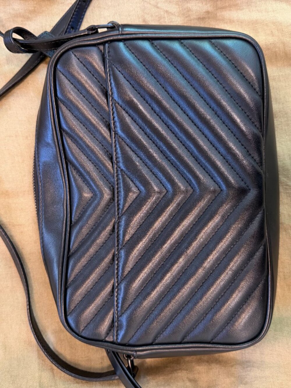 Yves Saint Laurent Black Chevron Leather Lou Tassel Camera Crossbody Bag - Picture 5 of 8